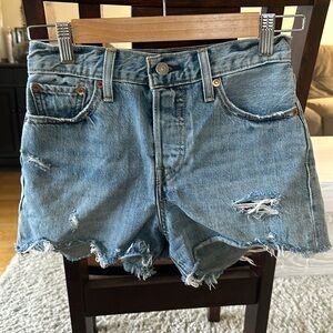 Levi’s 100% cotton wedgie shorts size 25 - great condition!